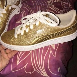 BNIB Gold Pumas